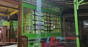 Antisipasi Pecah Kaca, Jendela Rumah Warga Ds.Wedusan Dipasang Isolasi