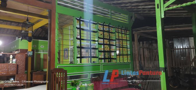 Antisipasi Pecah Kaca, Jendela Rumah Warga Ds.Wedusan Dipasang Isolasi