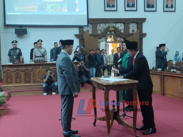 Ketua DPRD-Pati Lantik PAW Pengganti Agus Rofi’i
