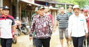 Dua Tanggul Jebol, Pj Bupati Tinjau Lokasi Rumah Warga Terdampak Banjir