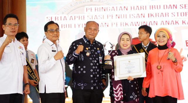 Peringati Hari Ibu, Pemkab Pati Apresiasi Penulisan Ikrar Stop Kekerasan Anak