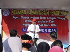 Nelayan Bagi-Bagi 120 Ton Ikan di Alun-Alun Pati
