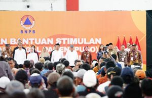 Henggar Hadiri Penyerahan Bantuan Stimulan untuk Petani Gagal Panen