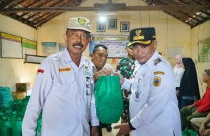 Pj Bupati Bersama Baznas Serahkan Bantuan untuk Korban Banjir dan Kebakaran