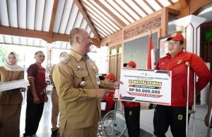 Atlet dan Pelatih Berprestasi PEPARPROV IV Jawa Tengah 2023 Terima Tali Asih Dari Pj Bupati