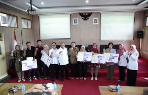 Buruh Tani Tembakau dan Buruh Pabrik Rokok Terima Bantuan DBHCHT