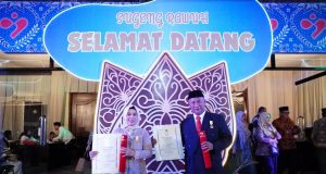 Harganas 2024, Pj Bupati Pati dan Istri Terima Anugerah Penghargaan Dharma Karya Kencana