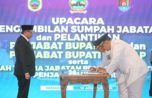 Gantikan Henggar,Sujarwanto Dwiatmoko Dilantik Sebagai Penjabat Bupati Pati yang Baru