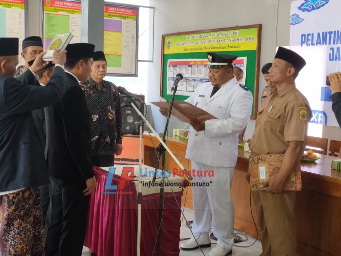 Kades Purwodadi Kec Margoyoso Lantik Dua Perangkat, Begini Pesanya