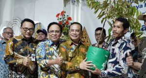 Sudewo Sukses Yakinkan BUMN Sumbangkan Ribuan Bibit Durian Premium ke Kelompok Tani Kecamatan Gunungwungkal