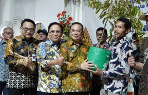 Sudewo Sukses Yakinkan BUMN Sumbangkan Ribuan Bibit Durian Premium ke Kelompok Tani Kecamatan Gunungwungkal