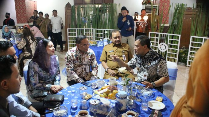 Bupati Soroti Pentingnya Hubungan Informal Antara Pemprov dengan Pemkab/Pemkot dalam Penyelesaian Berbagai Masalah