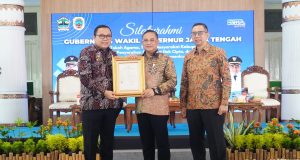 Peroleh Hak Paten dari Kemenkum, Sudewo Diapresiasi Gubernur Atas Komitmennya Bangun SDM Unggul di Kabupaten Pati