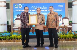 Peroleh Hak Paten dari Kemenkum, Sudewo Diapresiasi Gubernur Atas Komitmennya Bangun SDM Unggul di Kabupaten Pati