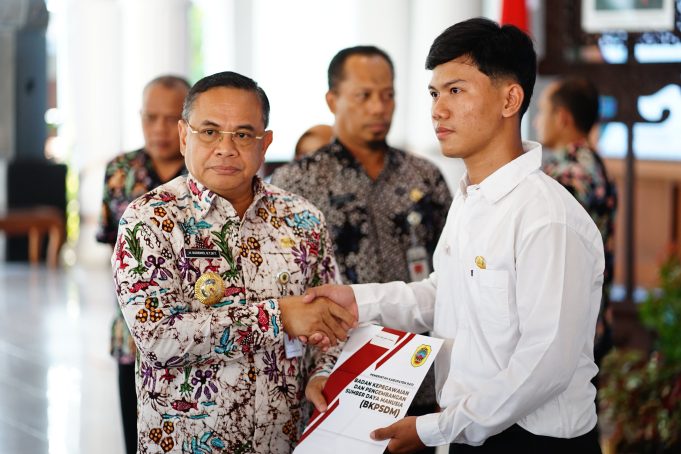 Serahkan SK CPNS, Bupati Pati Berikan Pesan Soal Pelayanan Publik yang Profesional dan Responsif