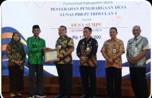 KADES SEMPU TERIMA PENGHARGAAN DESA LUNAS PBB