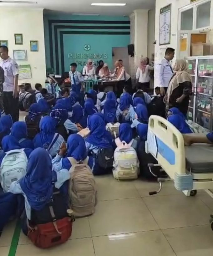 Diduga Keracunan MBG Puluhan Siswa SMPN 1 Kragan Masuk Ke Puskesmas Kragan