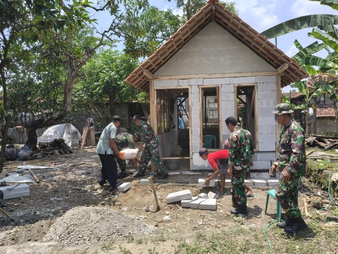BASNAS Bantu Bedah Rumah Janda, Andito Pj. Kades Berbak Ucapkan Terimakasih