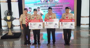 Bupati Pati Terima Penghargaan Lencana Dharma Bhakti