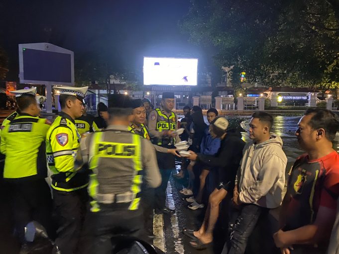 RAMADHAN 1447 H, SATLANTAS POLRESTA PATI AJAK MASYARAKAT SAHUR ON THE ROAD