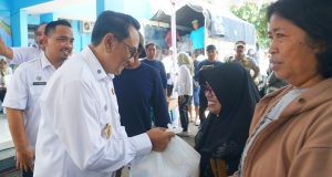 Plt. Bupati Pati, Risma Ardhi Chandra, Pasar Murah Cluwak Ringankan Beban Masyarakat Ditengah Bulan Ramadan.