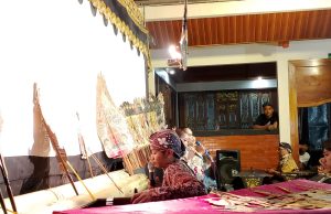 Dalang Ki Gading Pawukir Seno meriahkan Sedekah Bumi Ds. Blaru