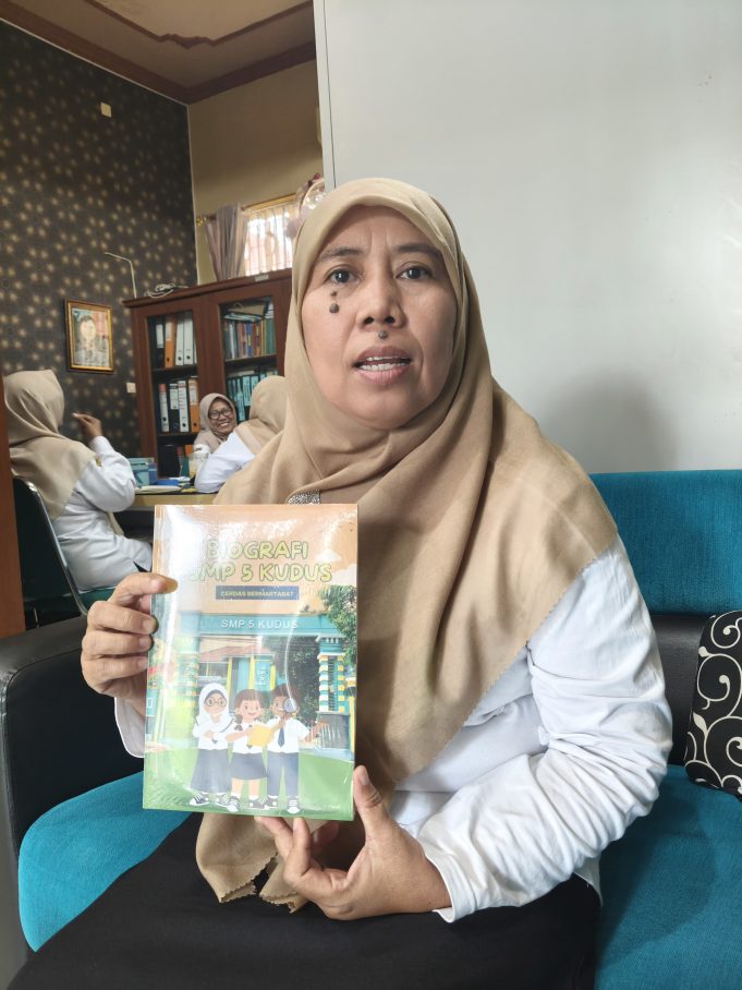 Buku Biografi SMPN 5 Kudus bakal Lounching Di Peringatan HUT Ke 82 Tahun