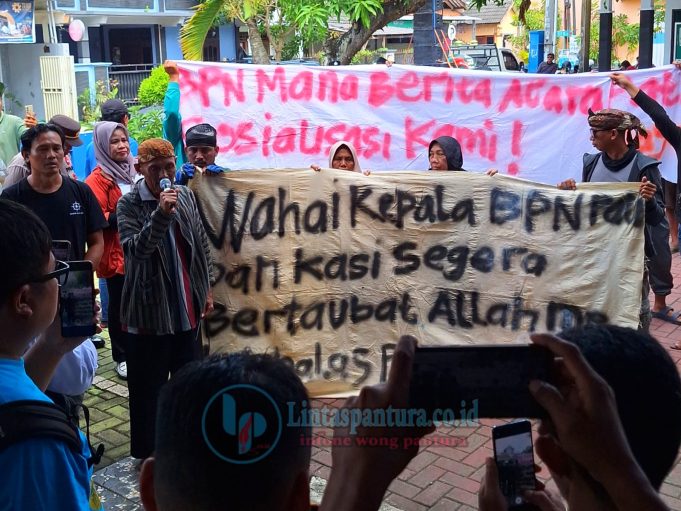 Warga Doropayung Demo di BPN Pati, Tolak Penggusuran Rumah untuk Kopdes