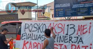 Pemasangan Spanduk di Depan Polres Pati Berujung Ketegangan, Polisi Sebut Langgar Aturan Parkir