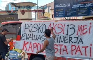 Pemasangan Spanduk di Depan Polres Pati Berujung Ketegangan, Polisi Sebut Langgar Aturan Parkir