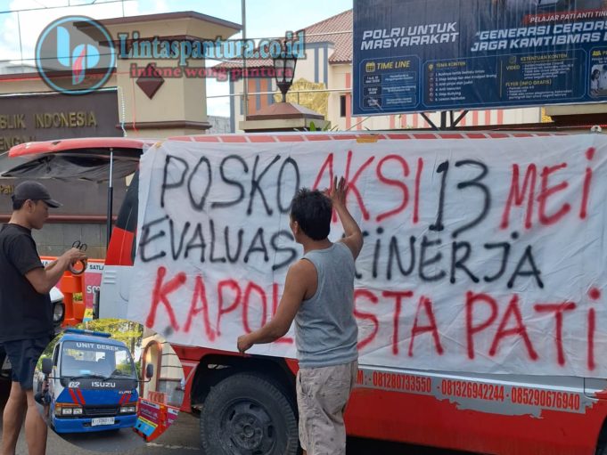 Pemasangan Spanduk di Depan Polres Pati Berujung Ketegangan, Polisi Sebut Langgar Aturan Parkir