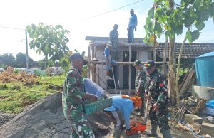 TMMD Bangun MCK di Desa Godo, Pengecoran Atap Jadi Simbol Kebersamaan