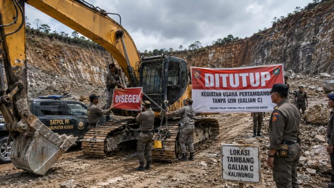 Satpol PP Kudus Segel Aktivitas Tambang Ilegal di Kaliwungu