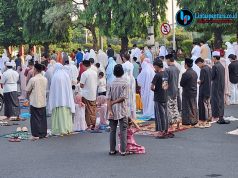 Saf Jamaah Salat Id di Alun-alun Kudus Jadi Sorotan