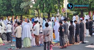 Saf Jamaah Salat Id di Alun-alun Kudus Jadi Sorotan