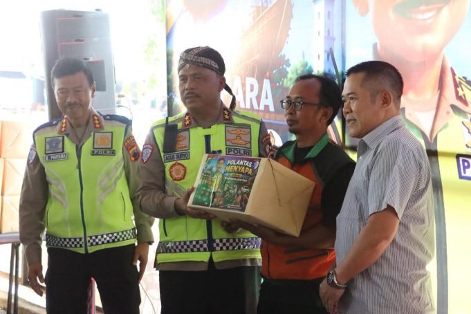 Polantas Menyapa di Jepara, Jenderal Polisi Duduk Satu Meja dengan Driver Ojol