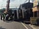 Truk Box Terguling di Sempalan Jati/Utara Rs Mardi Rahayu Kudus, Hantam Traffic Light dan Kanopi Ruko