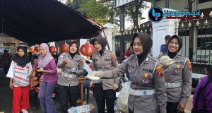 Polresta Pati dan Brimob Bersama Klenteng Hok Tik Bio Bagikan 1.500 Porsi Makan Gratis pada Perayaan Waisak 2570 BE