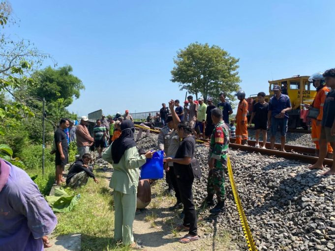 Petani di Blora Tewas Terserempet KA Ambarawa Ekspres Saat Melintas di Jalur Rel