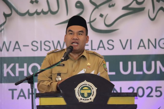 Momen Haru Bupati Blora, Dampingi Anak Lulus Sambil Tuntaskan Tugas Pemerintahan