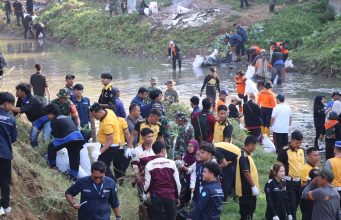Mahasiswa UMK Gandeng TNI-Polri Bersih-bersih Kali Gelis, Aksi Nyata Selamatkan Kudus dari Banjir