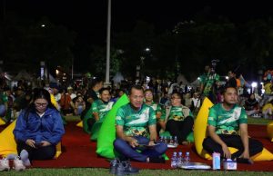 Bola Gembira di Kudus Pecah! Ribuan Warga Nobar Gratis Sambil Serbu UMKM