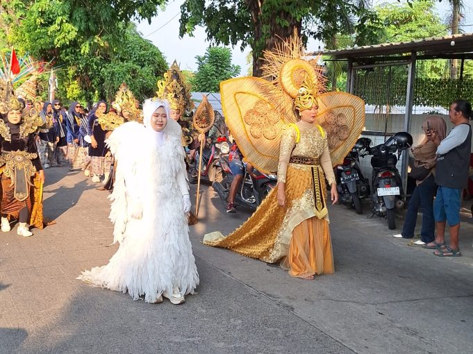 Ribuan Warga Padati Jalan Desa, Kirab Budaya Buka Luwur Mbah Raden Brojo Kusumo Berlangsung Meriah