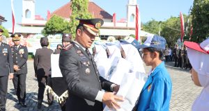 Hari Bhayangkara Penuh Berkah! Polresta Pati Bagikan 500 Sepatu untuk Pelajar, Warga Ikut Bersorak