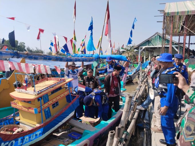 Momen Sakral di Laut Pati! 70 Perahu Nelayan Antar Larung Sesaji dengan Pengawalan Polisi