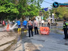 Jalan Depan Bank Jateng Pati Mendadak Licin Gegara Tumpahan Minyak, Polisi Gercep Cegah Petaka
