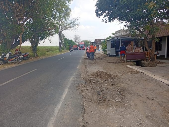 DPUTR Pati Kebut Rehabilitasi Jalan Winong–Jakenan, Progres Pelapisan Aspal Capai 30 Persen