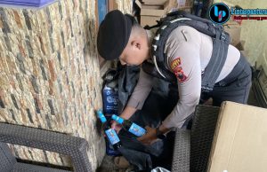 Operasi Senyap Berujung Sitaan! Polisi Temukan Puluhan Botol Miras di Tiga Warung Pati