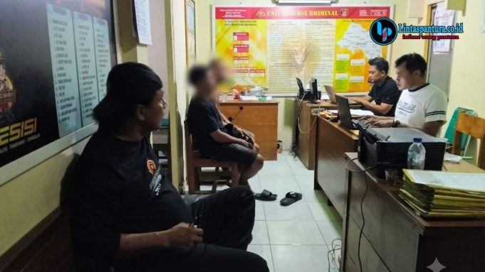 Disamarkan di Balik Tumpukan Kelapa, 1.100 Botol Arak Bali Nyaris Menyebar di Pati
