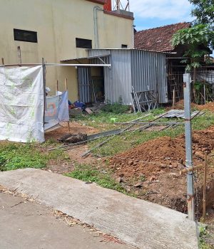 Polemik Makam Gribig Berlanjut, Ahli Waris Mulai Bangun Penutup Area Makam